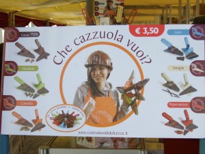 Translation impossible, but really funny. Check out her hands. 