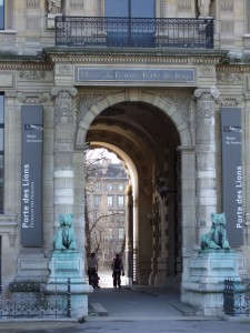 Louvre entrance at the Porte des Lions, same time as aboe.