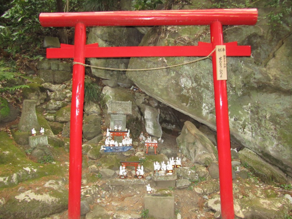 Sacred fox prayer offerings at Sasuke Inari Jinja shrine. From here you can hike up through the hills and over to the Diabutse/Giant Buddha. This is not an easy walk/hike, but it is well worth it for those who are up to it.