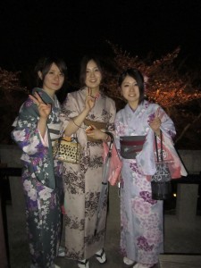 Many locals come dressed in traditional clothing and will be happy to pose for you. Japanese love to make the peace sign!